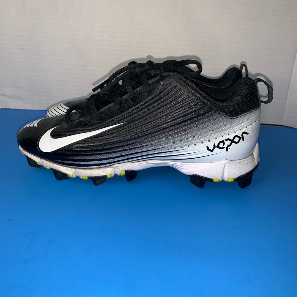 Nike Youth Black/White Fastflex BSBL Vapor Lace Up Baseball Shoes Size 4.5Y